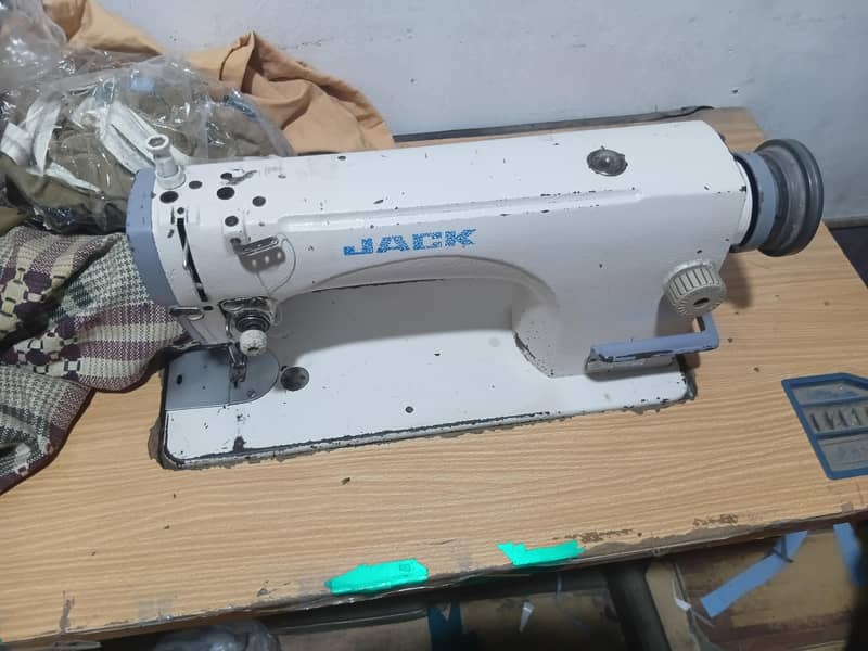 Jack sewing machine with table 0