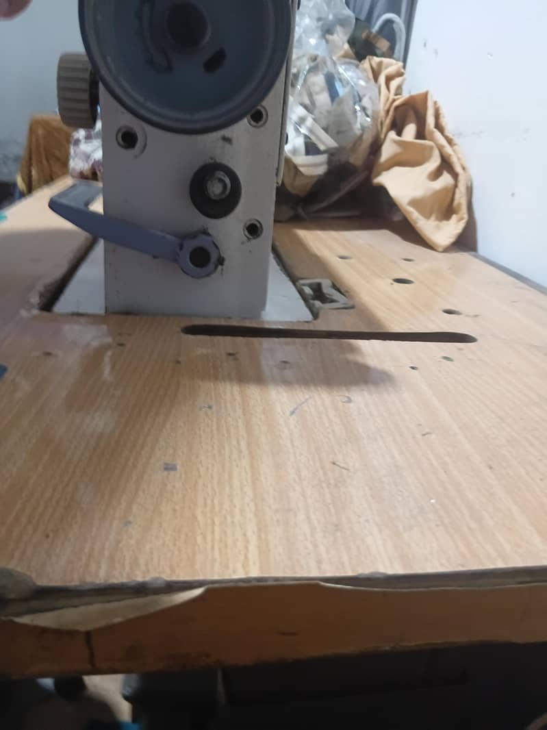 Jack sewing machine with table 2