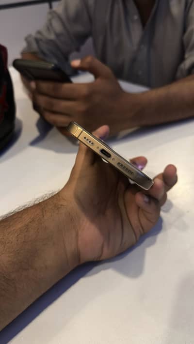 Apple iPhone 16 Pro Max jv