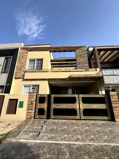 "Hot Deal! 8 Marla Brand New Park Facing House for Sale | Near Mosque, Market, School & Cinema | Prime Location