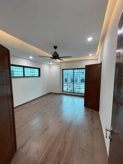 Luxury 12 Marla 1st Floor Apartment For Sale Askari 10, Sector S