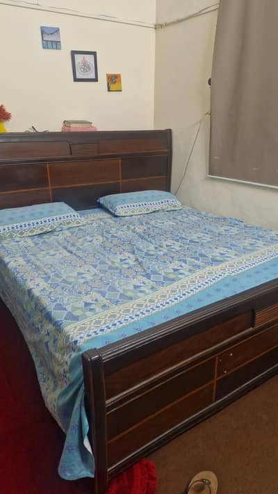 wooden bedset minimally used good quality