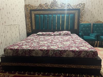 poshish bed with metress chairs and table