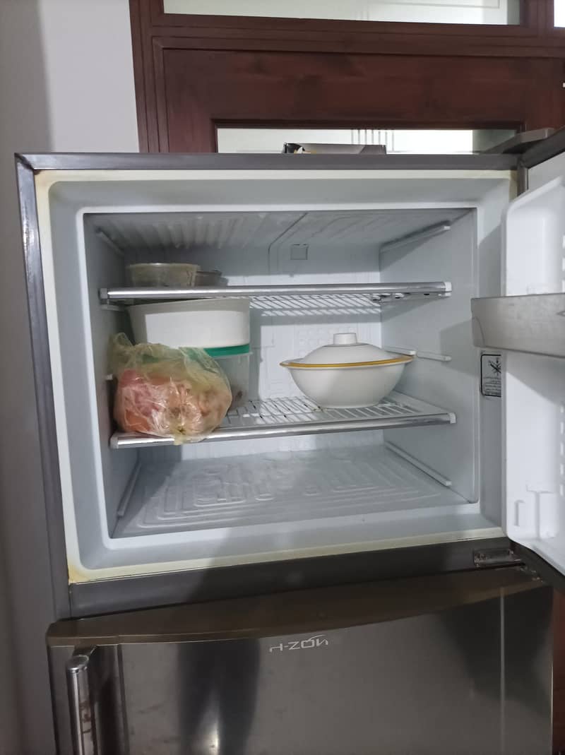 Dawlance Medium Size Fridge 5