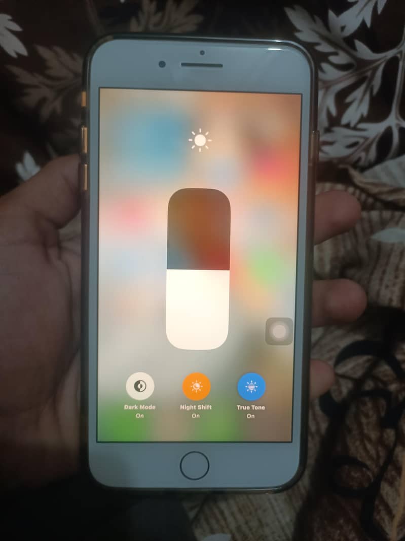 Apple iPhone 8 Plus 4