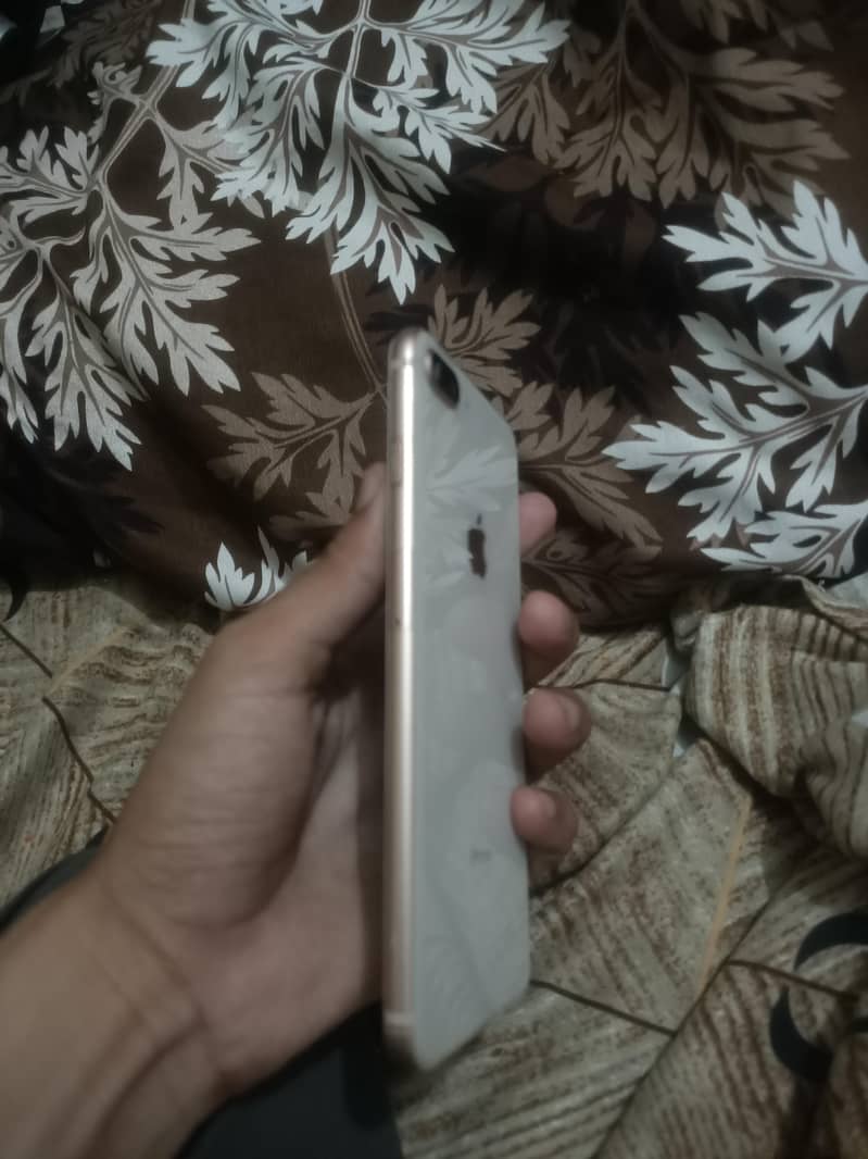 Apple iPhone 8 Plus 6