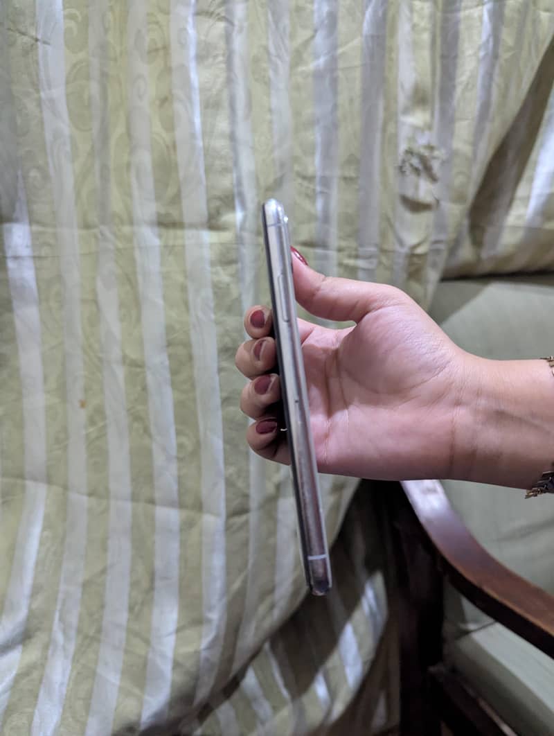 Apple iPhone X 3