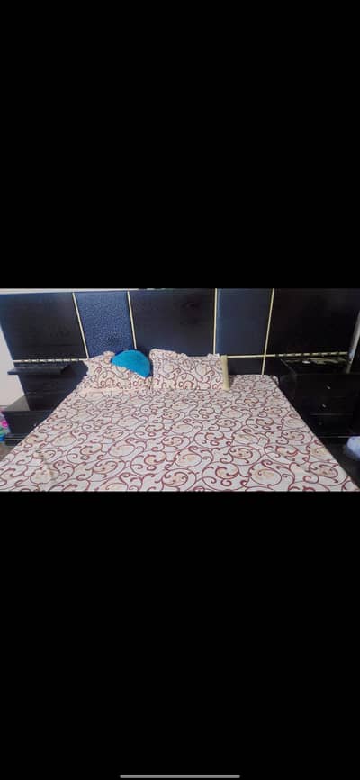 King size bed with almari and dressing