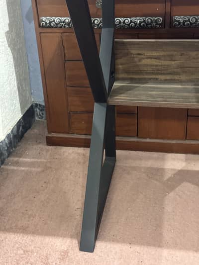 Computer Desk / Study Table – Excellent Condition