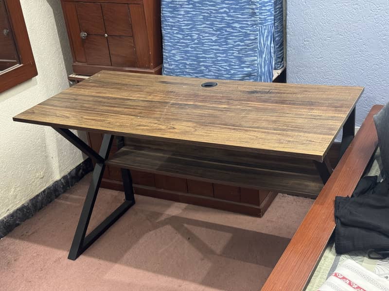 Computer Desk / Study Table – Excellent Condition 1