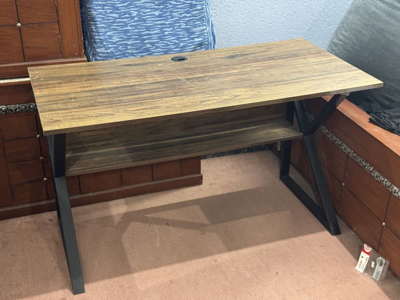 Computer Desk / Study Table – Excellent Condition 2