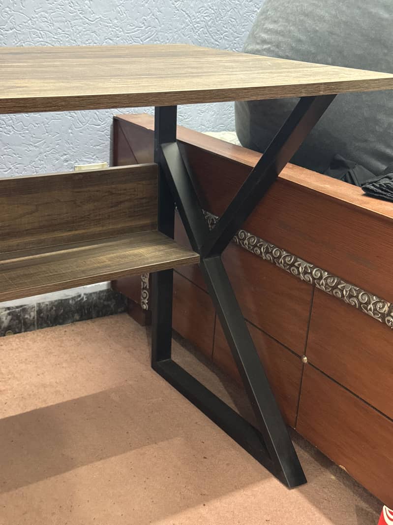 Computer Desk / Study Table – Excellent Condition 4