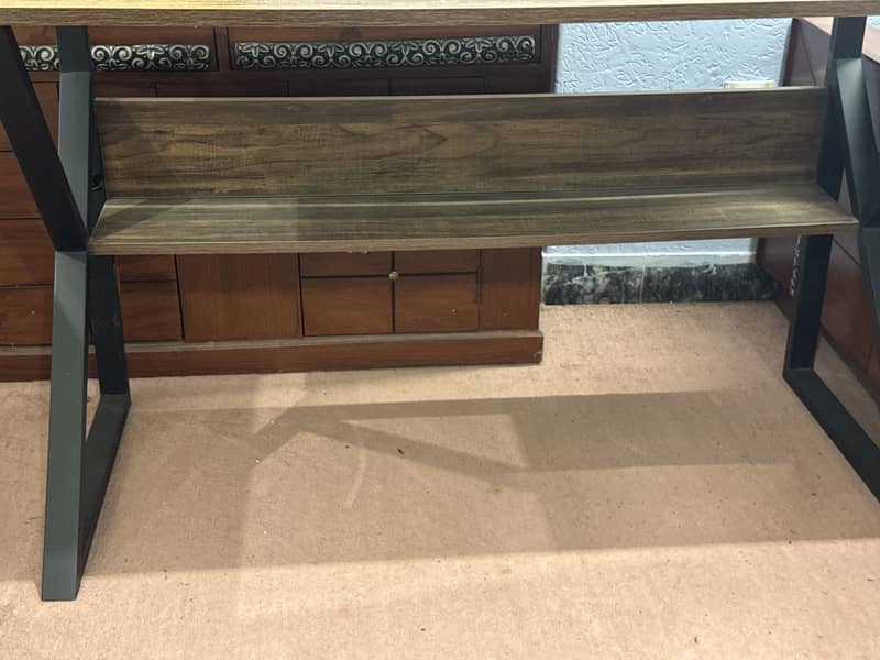 Computer Desk / Study Table – Excellent Condition 5