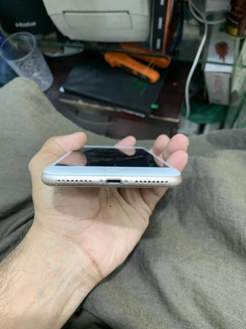 Apple iPhone 8 Plus 2