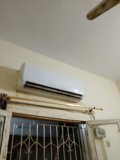 gree inverter 1.5 ton  almost 1  year used