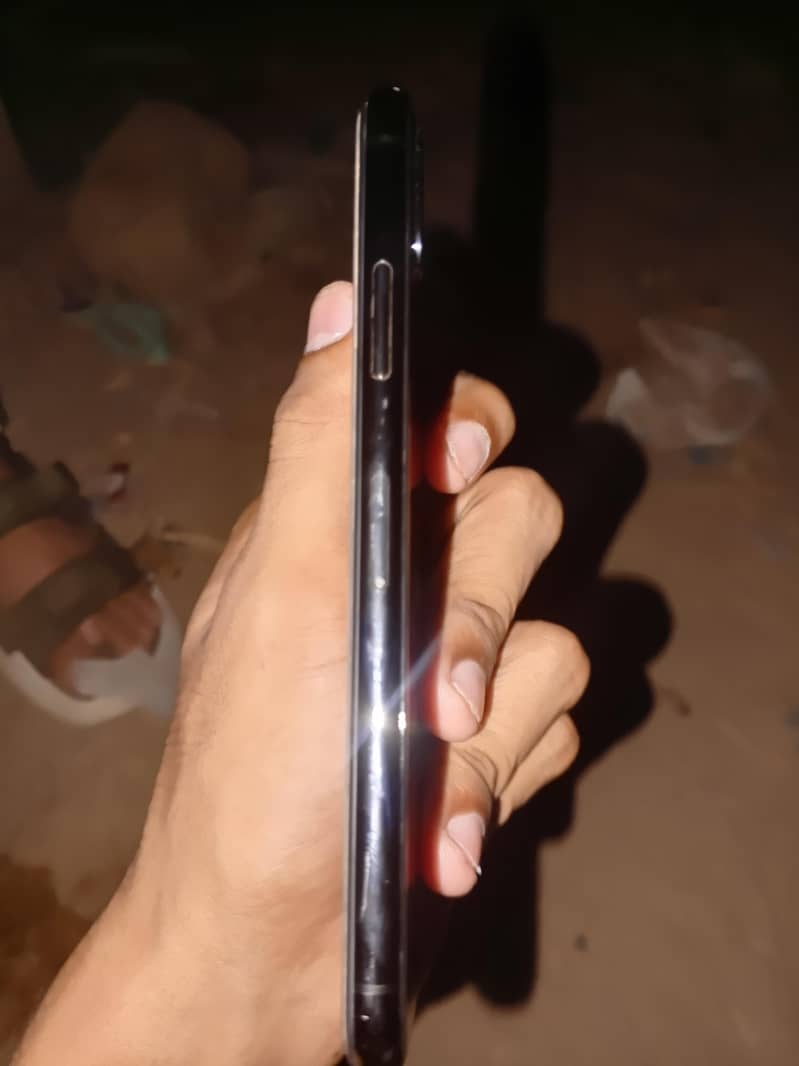 Apple iPhone X 3