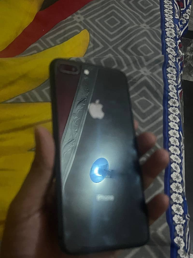 Apple iPhone 8 Plus 1