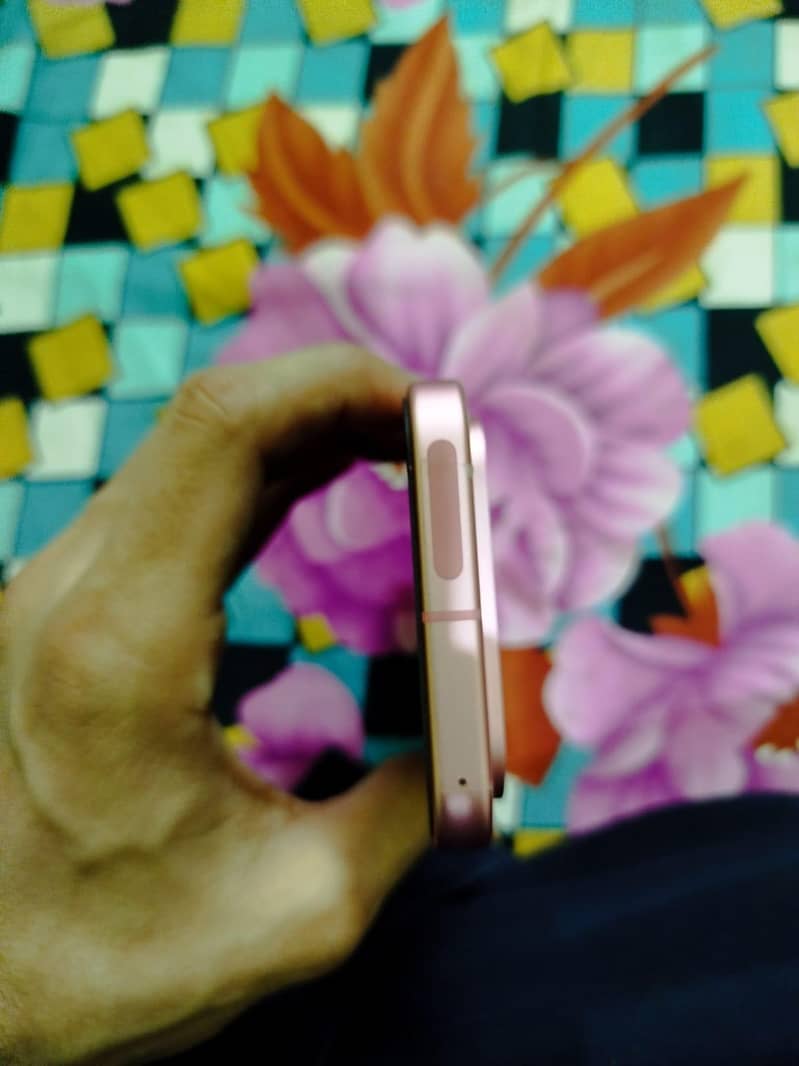 Google Pixel 9 4
