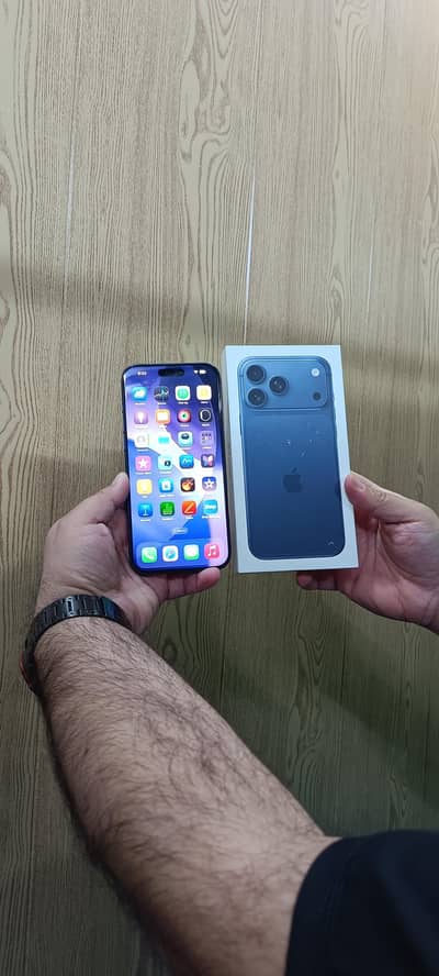 Apple iPhone 17 Pro Max 2TB blue Sim lock jv clean imei box accesories
