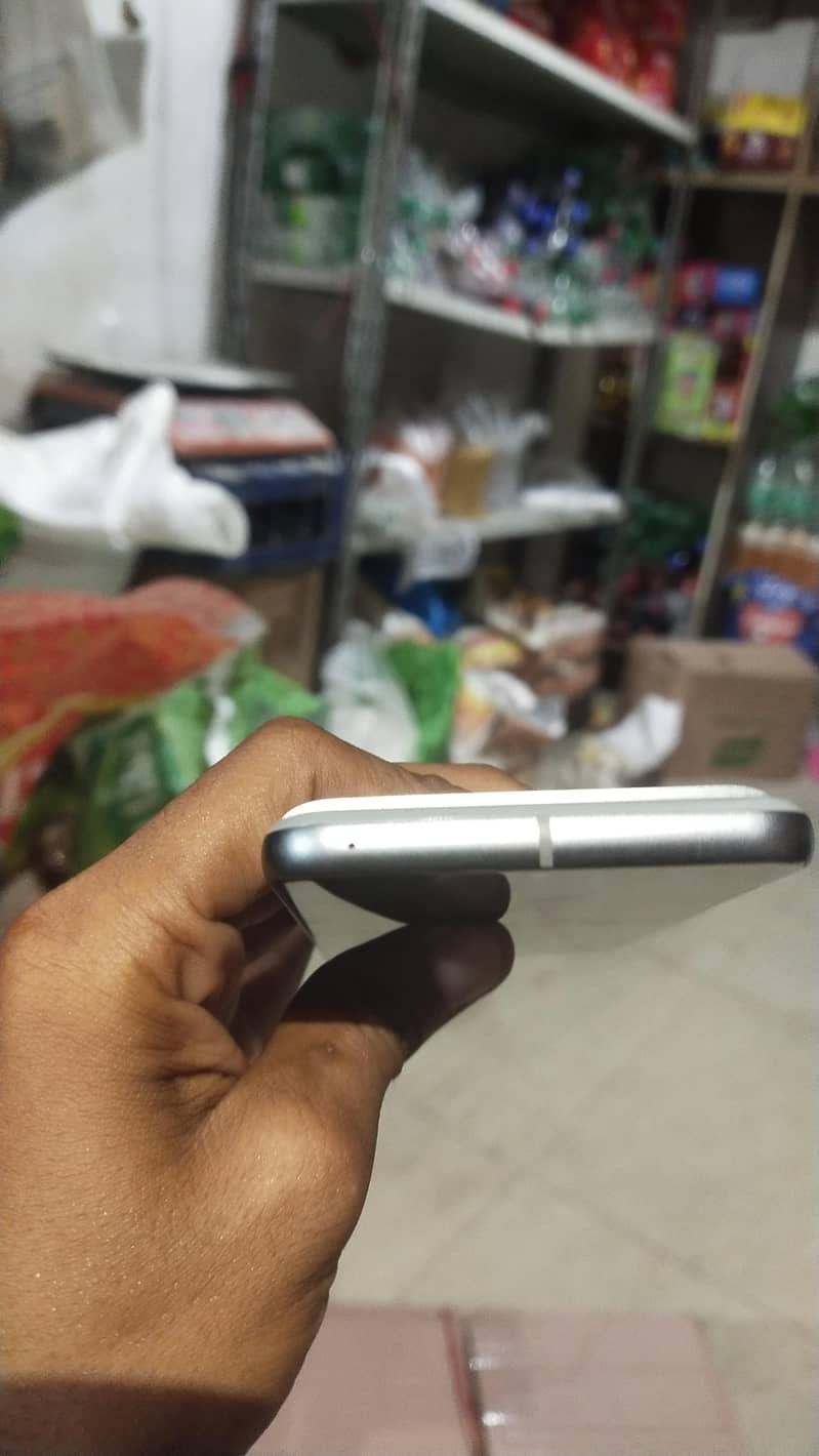 Google Pixel 8 5