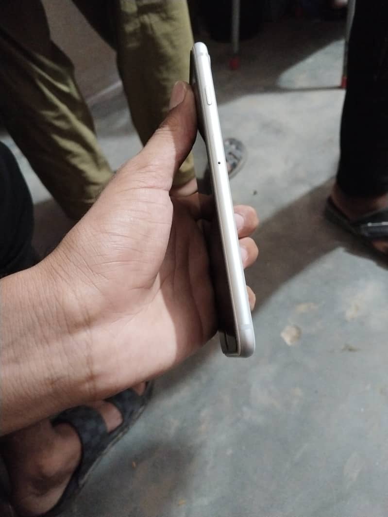 Apple iPhone 8 Plus 0