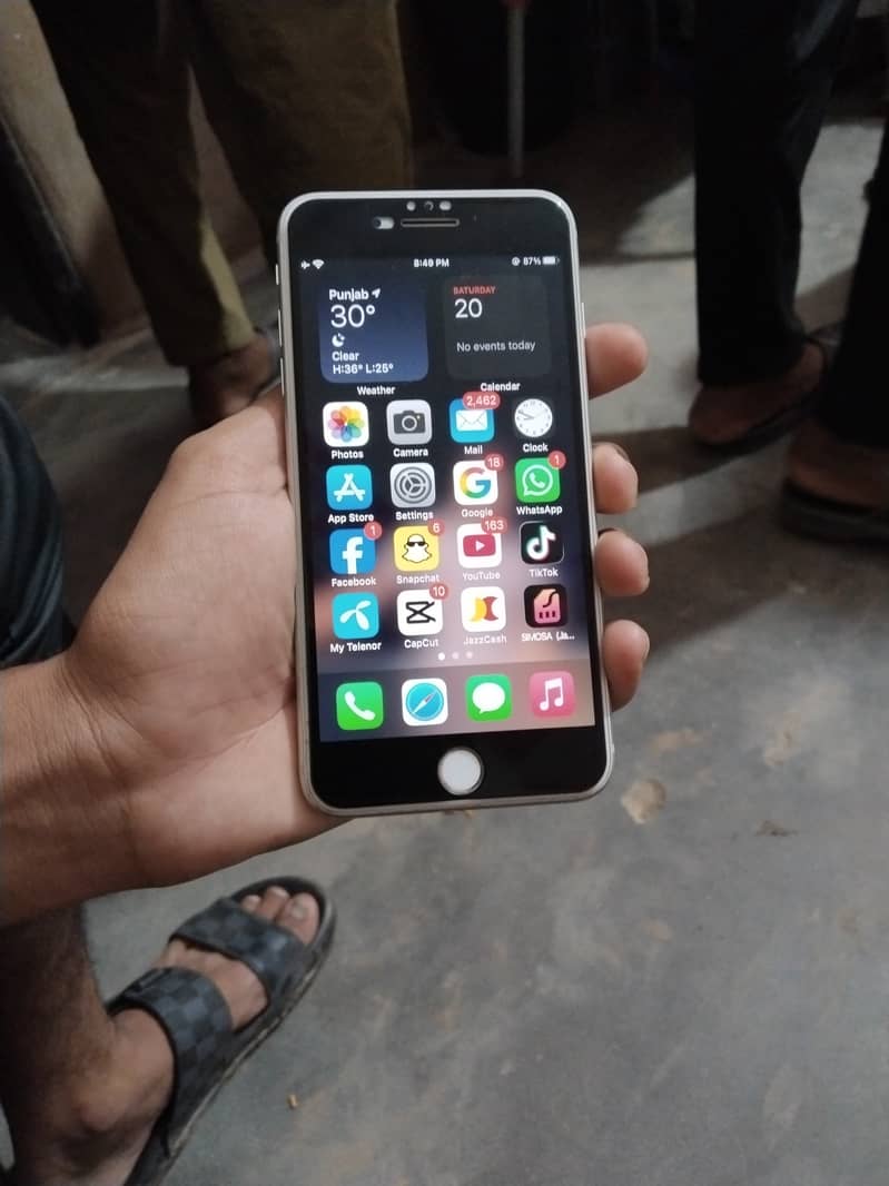 Apple iPhone 8 Plus 2