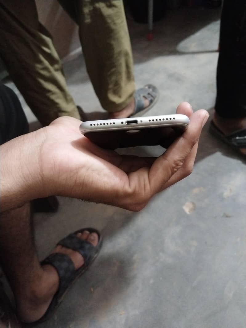 Apple iPhone 8 Plus 3