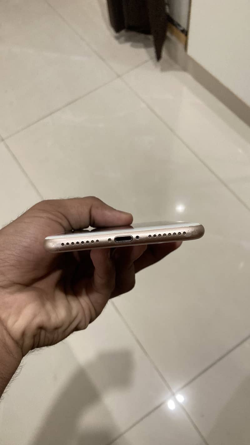 Apple iPhone 8 Plus 3