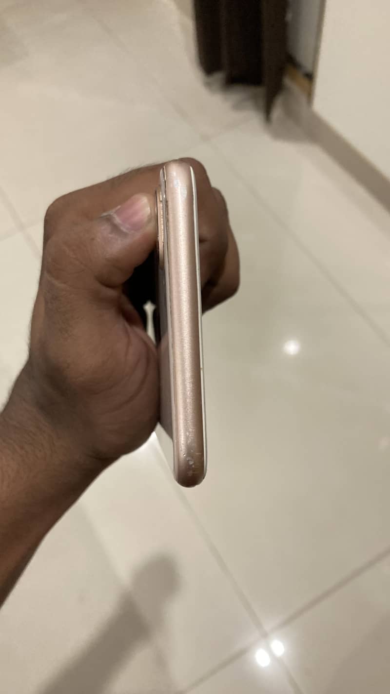 Apple iPhone 8 Plus 4