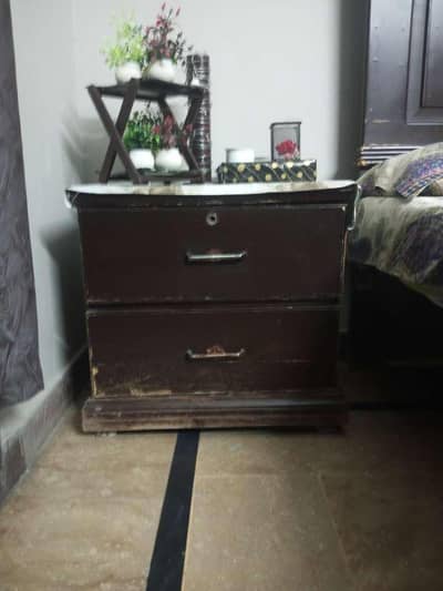 Bed side table