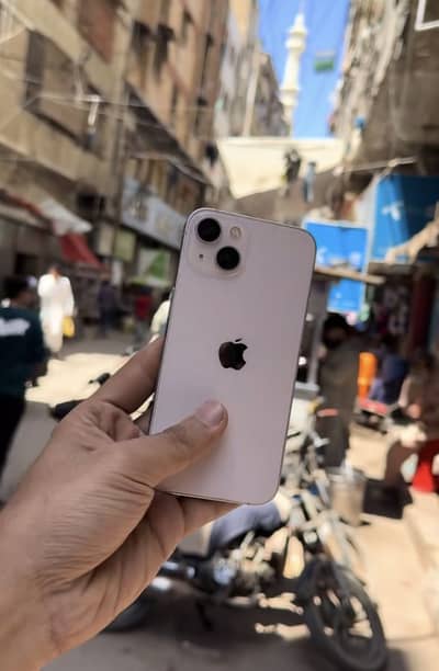 Apple iPhone 13