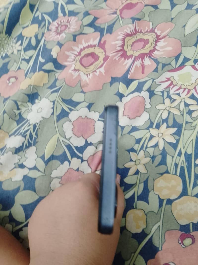 Iphone 16 Pro Max 6