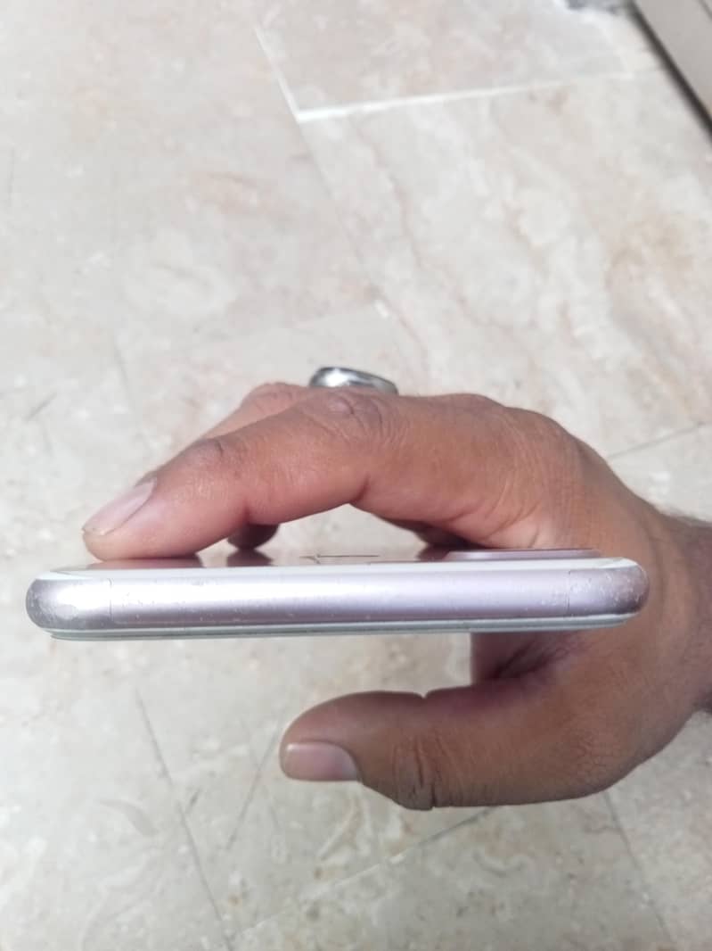 Apple iPhone 7 Plus 4