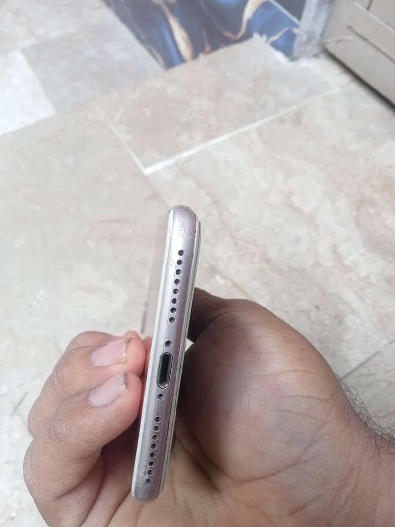 Apple iPhone 7 Plus 5