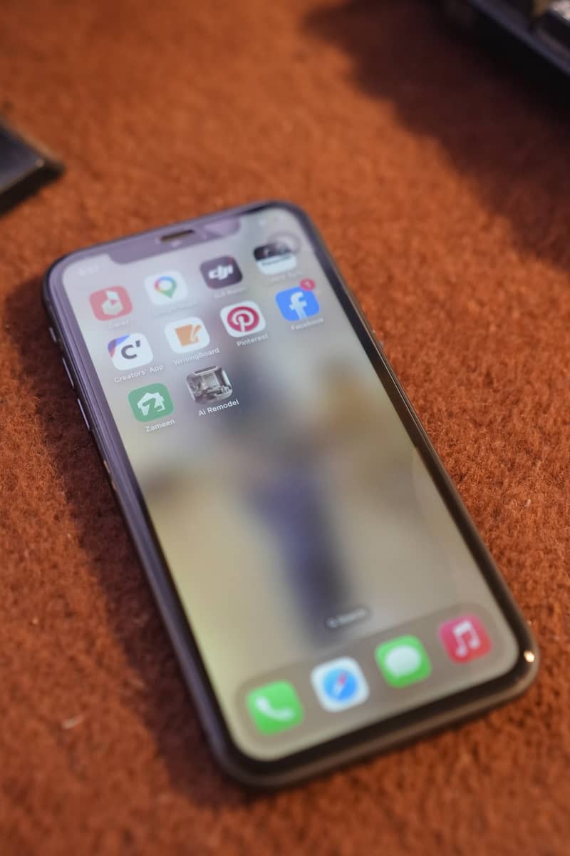 Apple iPhone 11 0