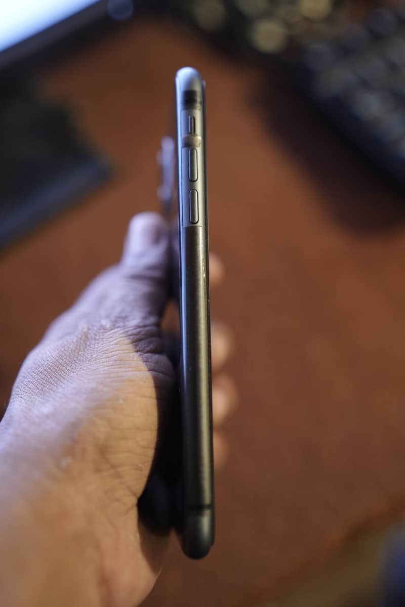 Apple iPhone 11 3