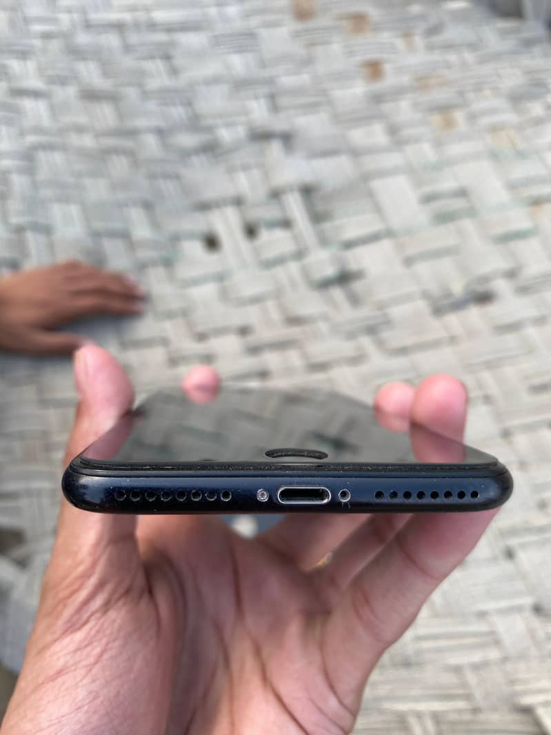 Apple iPhone 7 Plus 2