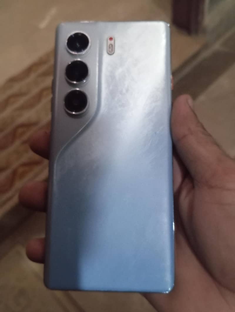 Tecno CAMON 40 Pro 1