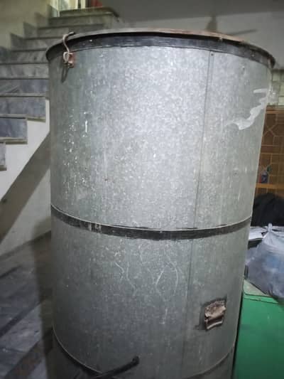 Wheat storage trunk / Barohla