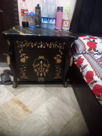 black and golden king bed set 95 percent good condition