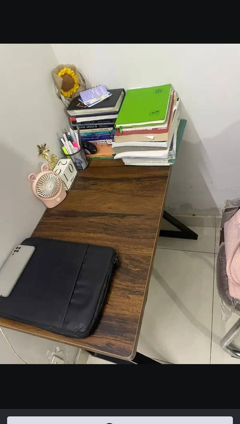 study table witg chair 1