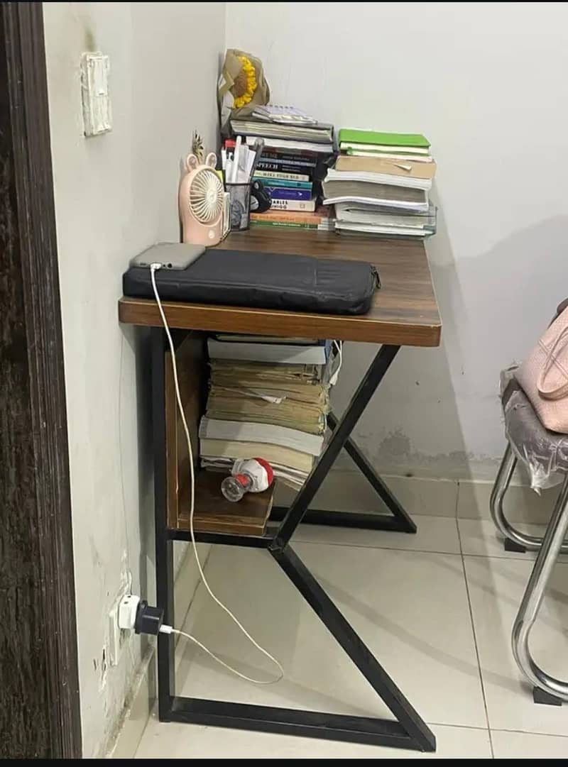 study table witg chair 2