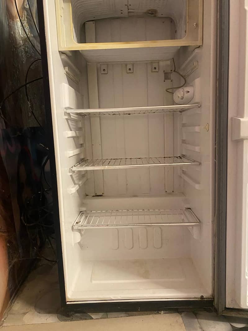 __ fridge __ mirror Table 3