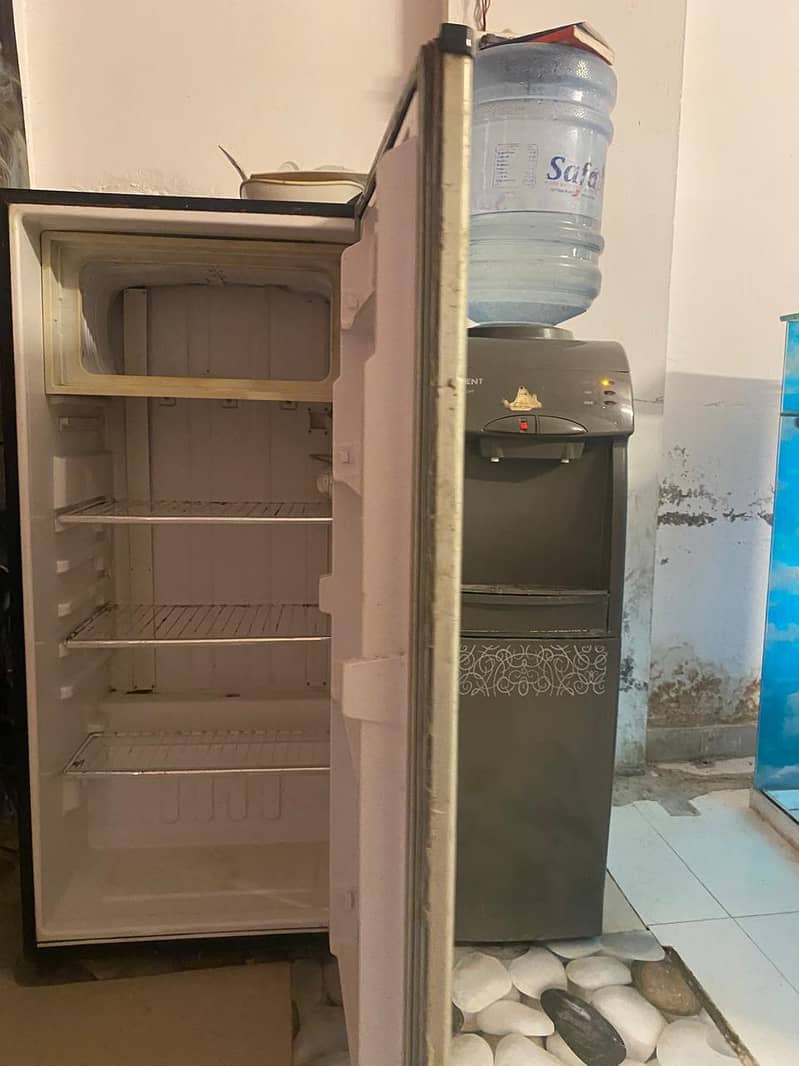 __ fridge __ mirror Table 4