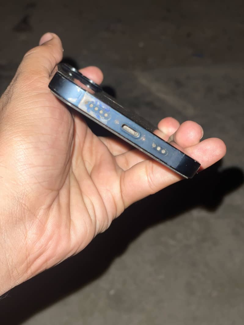 Apple iPhone 13 2