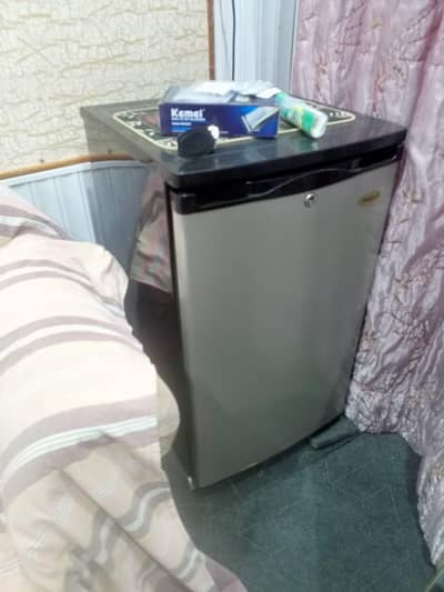 Bed room refrigerator