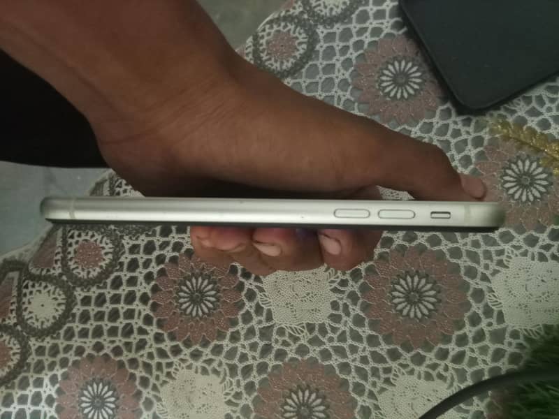 Apple iPhone 11 4