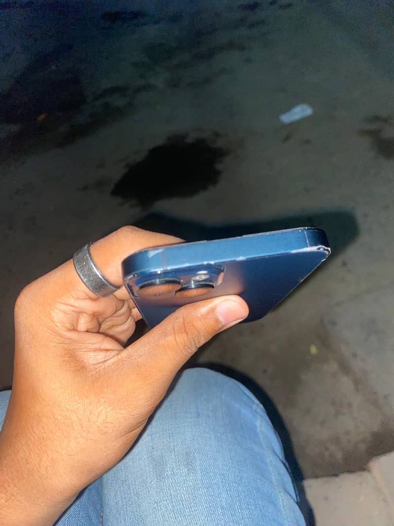 iPhone 13 3