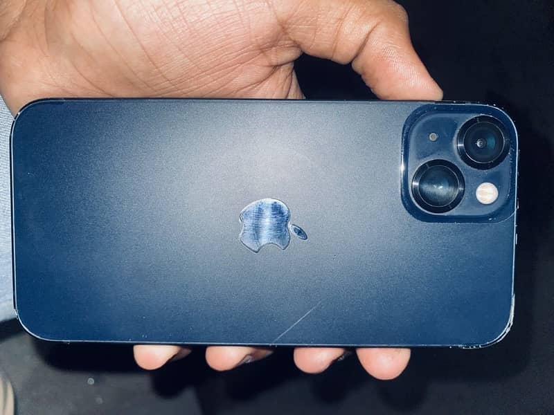 iPhone 13 4
