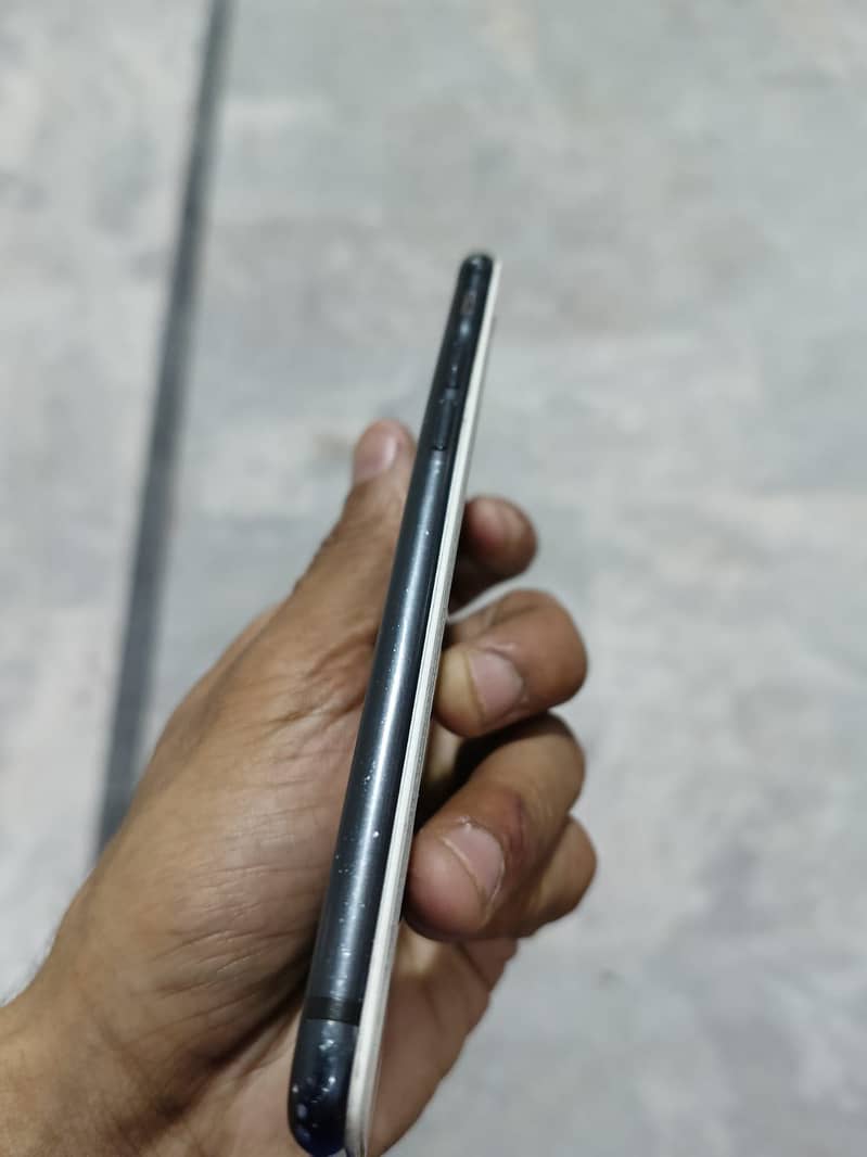 Apple iPhone 7 0
